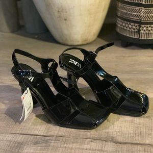 SOLD!! SOLD!! Patent leather shoes. BRAND NEW!!